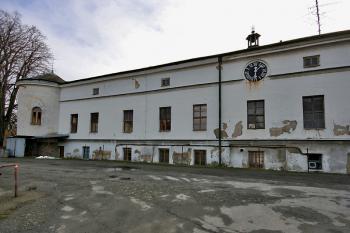 Západní průčelí ( © Luděk Pitter 02/2007)