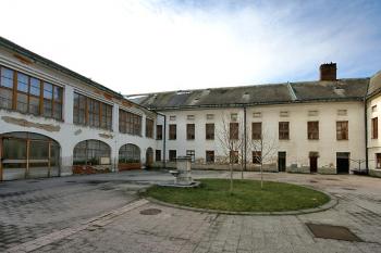 Nádvoří ( © Luděk Pitter 02/2007)