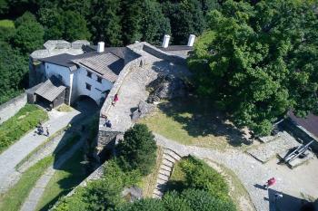 7. nádvoří, zde stál původní hrad (© Jan Večeřa, 07/2014)