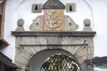 brána na prvním nádvoří (© de ardoise 05/2005)