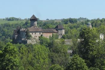 Hrad po rekonstrukci střech (© Luděk Vláčil  05/2024)