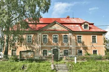 Hlavní průčelí ( © Luděk Pitter 08/2006)
