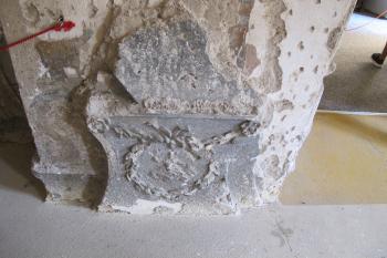 originální detail štuky, rozpoznatelný na předchozí fotografii (© D Dohňanský, 08/2018)