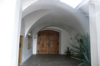 průjezd Novým zámkem ( © Jan P. Štěpánek 02/2008)