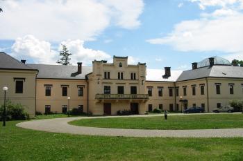 rekonstruovaný zámek (© D Dohňanský, 07/2013)