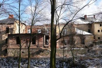 celkový pohled na zámek od severu, od kostela ( © Jan P. Štěpánek 02/2008)