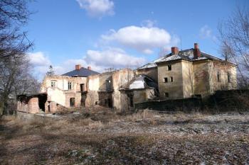 pohled na zadní část zámku od jihozápadu ( © Jan P. Štěpánek 02/2008)