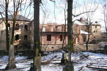 celkový pohled na zámek od kostela ( © Jan P. Štěpánek 02/2008)