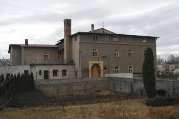 Zmodernizovaný zámek ( © Roman Krejčí 02/2002)