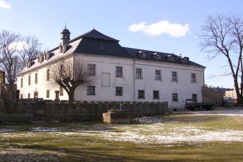 zámek od severovýchodu ( © Jan P. Štěpánek 02/2008)