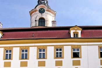 Velké nádvoří ( © Luděk Pitter 05/2004)