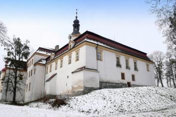 celkový pohled na  zámek od jihovýchodu ( © Jan P. Štěpánek 02/2008)