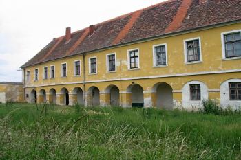 jz. /nádvorní/ část zámku (© D Dohňanský, 06/2014)
