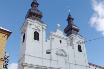 Čelní pohled na kostel ( © Roman Řezáč 03/2005)