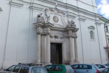 Vstupní portál ( © Roman Řezáč 03/2005)
