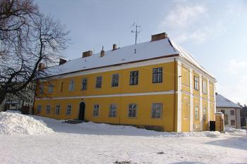 Pohled z nádvoří ( © Roman Řezáč 03/2005)