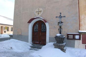 Vstupní portál ( © Roman Řezáč 03/2005)