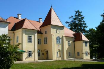 Zámek od jihozápadu (© Jiří Cukr, 08/2013)