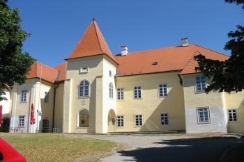 hlavní jižní průčelí zámku (© D Dohňanský, 07/2015)