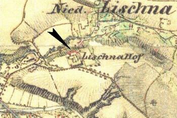 Vyznačení zámku (šipkou) a dvora na mapě II. vojenského mapování z let 1836 - 52 ( © Laboratoř geoinformatiky Univerzity J.E.Purkyně, Ministerstvo životního prostředí České republiky, Austrian State Archive/Military Archive, Vienna)