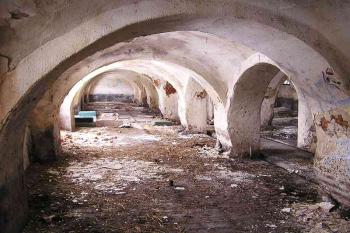 interiér koníren či chlévů ( © Jan P. Štěpánek 03/2005)