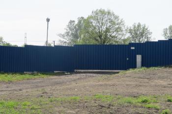 vjezd s bránou je totožný s původním vjezdem do zámku (© D Dohňanský, 05/2018)