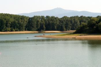 Pohled do míst, kde stával zámek Horní Soběšovice (dnes pod hladinou Žermanické přehrady) ( © Miroslav BITTER 08/2007)