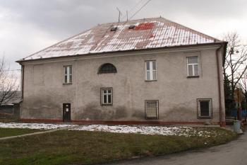 zadní partie tzv.nového zámku ( © Miroslav BITTER 04/2006)