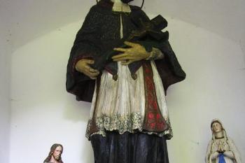 Interiér kaple sv. Jana Nepomuckého v areálu zaniklého zámku ( © Jan P. Štěpánek 09/2007)