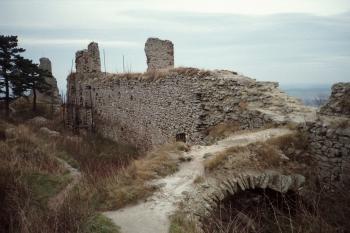Zřícenina hradu Starý Jičín (© Vlastislav Mareček, 10/1997)
