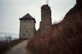 Zřícenina hradu Starý Jičín (© Vlastislav Mareček, 10/1997)