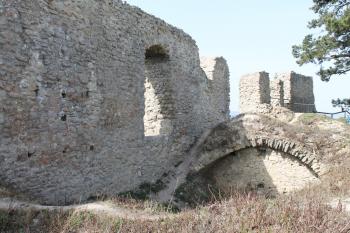 Zřícenina hradu Starý Jičín (© Vlastislav Mareček, 04/2016)