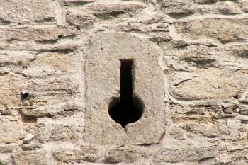 Klíčová střílna pro muškety v hranolové věži ( © Miroslav BITTER 2006)