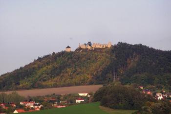 Hrad Starý Jičín od západu ( © Jan P. Štěpánek 10/2007)