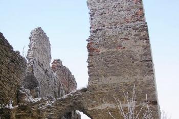 vysoký střep jižní fronty východního paláce ( © Jan P. Štěpánek 01/2008)