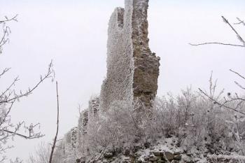 střep jižní části západního paláce ( © Jan P. Štěpánek 01/2008)