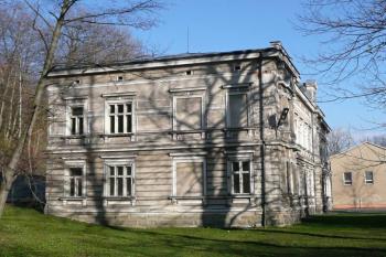 historizující vila továrníka Landsbergera, odkud úřadoval jako ředitěl a majitel několika textilních manufaktur po celém Frýdku i Místku ( © Jan P. Štěpánek 04/2010)