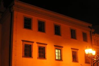 nočně nasvícené průčelí tzv. wolfínského paláce (© Jan P. Štěpánek 01/2010)
