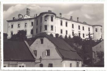 zámek po požáru v květnu 1945 (© anon., 1945)