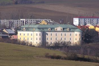 zámek v Bílovci ve směru od Studénky ( © Jan P. Štěpánek 02/2008)