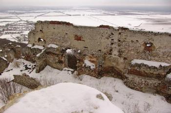 Zbytky zástavby jádra ( © Roman Řezáč 03/2005)