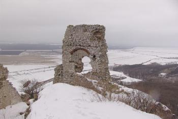 Zříceniny na severním konci jádra ( © Roman Řezáč 03/2005)