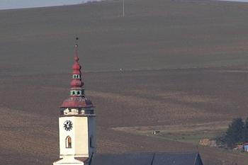 vzdálený pohled na kostel ve směru od Studénky ( © Jan P. Štěpánek 02/2008)