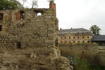 Hrad a zámek v pozadí ( © Jiří Čížek 09/2008)