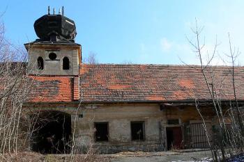 Východní hospodářská budova ( © Petr Turyna 02/2006)