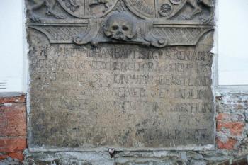 spodní textová část náhrobní desky hraběte Jana B. Renardyho ( © Jan P. Štěpánek 02/2008)