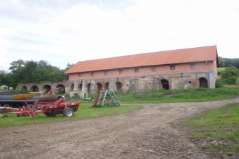 celkový pohled  ze dvora, od západu (© Lukáš Pechánek, 08/2011)