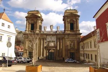 Celkový pohled směrem od náměstí ( © Roman Řezáč 03/2005)