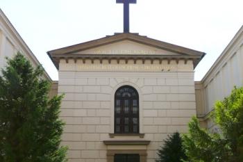 průčelí bývalého presbytáře kostela sv. Anny, dnes vlastní kostel ( © Jan P. Štěpánek 07/2008)
