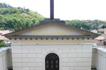 pohled z terasy průčelí hrobky na kněžiště ( © Jan P. Štěpánek 07/2008)
